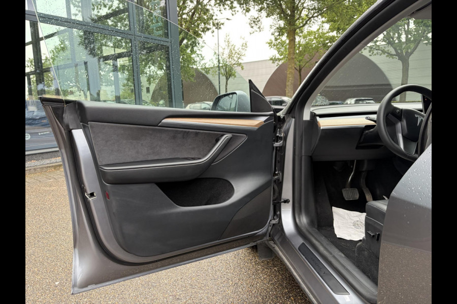 Tesla Model Y Long Range AWD 75 kWh SOH 97%| QUICKSILVER!| TESLA FABRIEKSGARANTIE TOT 05-2027/ 80.000KM | FABRIEKSGARANTIE OP ACCU & AANDRIJFLIJN TOT 2031 OF 192.000 KM |