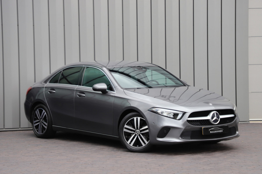 Mercedes-Benz A-Klasse 180 Business Solution Luxury | 136PK | Sfeerverlichting+ | Stoelverw. | Widescreen | Camera | Clima | Carplay | 2020.