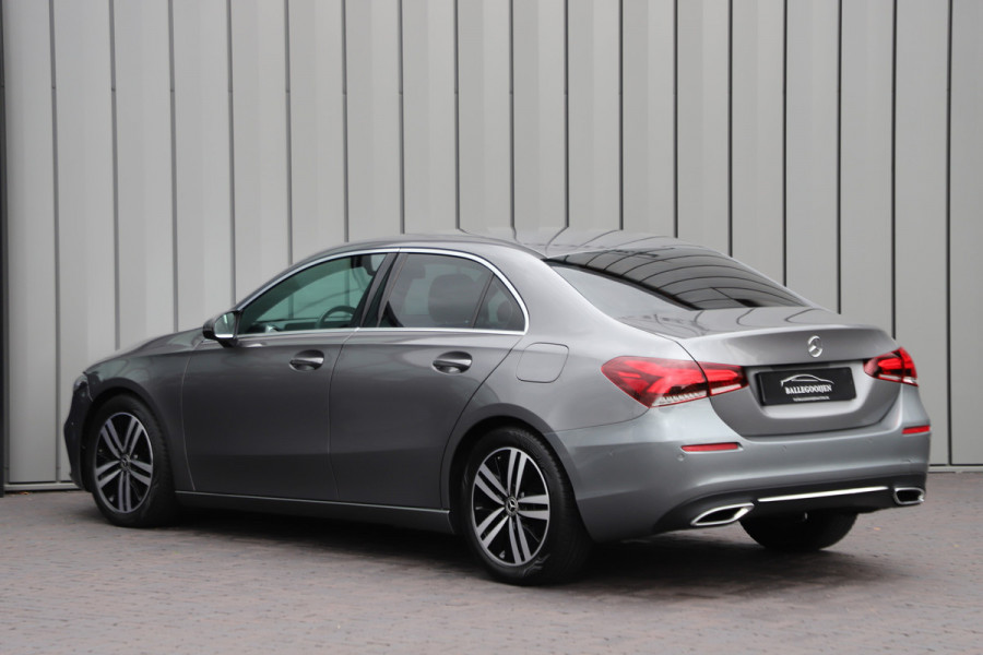 Mercedes-Benz A-Klasse 180 Business Solution Luxury | 136PK | Sfeerverlichting+ | Stoelverw. | Widescreen | Camera | Clima | Carplay | 2020.