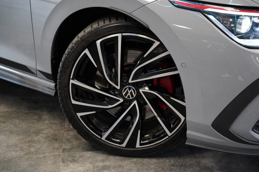 Volkswagen Golf 2.0 TSI GTI Akrapovič Panoramadak Harman&Kardon Sterrenhemel 19''LM
