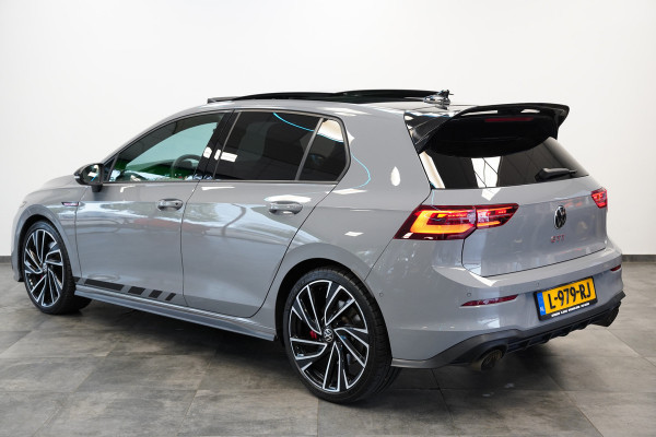 Volkswagen Golf 2.0 TSI GTI Akrapovič Panoramadak Harman&Kardon Sterrenhemel 19''LM