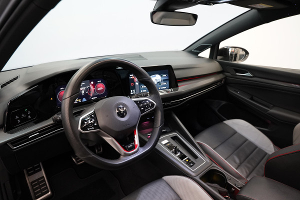 Volkswagen Golf 2.0 TSI GTI Akrapovič Panoramadak Harman&Kardon Sterrenhemel 19''LM
