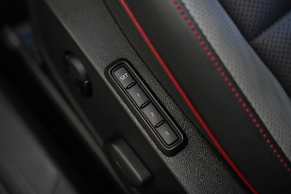 Volkswagen Golf 2.0 TSI GTI Akrapovič Panoramadak Harman&Kardon Sterrenhemel 19''LM