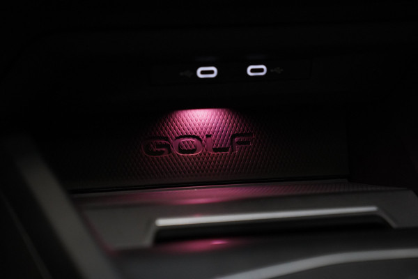Volkswagen Golf 2.0 TSI GTI Akrapovič Panoramadak Harman&Kardon Sterrenhemel 19''LM