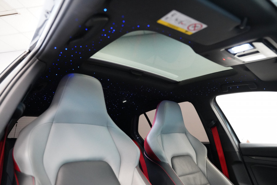 Volkswagen Golf 2.0 TSI GTI Akrapovič Panoramadak Harman&Kardon Sterrenhemel 19''LM