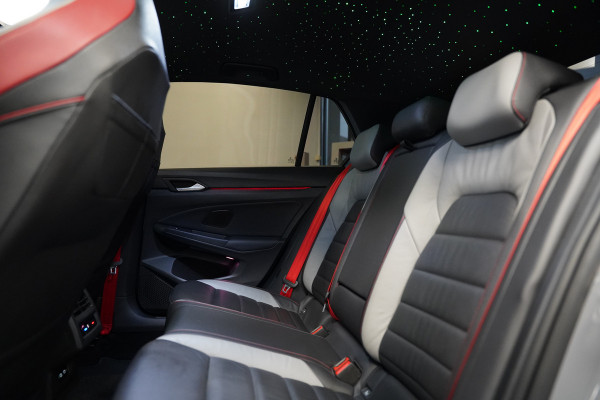 Volkswagen Golf 2.0 TSI GTI Akrapovič Panoramadak Harman&Kardon Sterrenhemel 19''LM