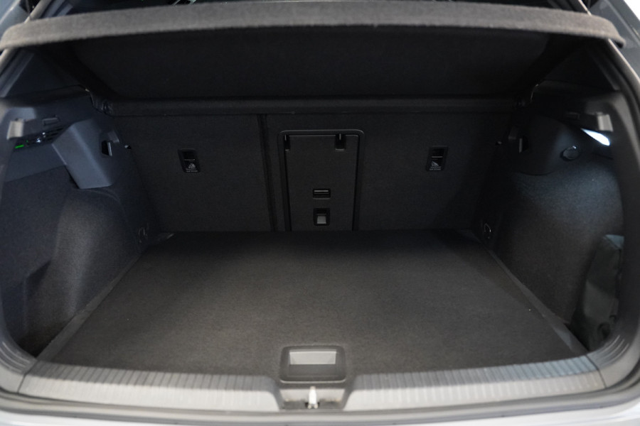 Volkswagen Golf 2.0 TSI GTI Akrapovič Panoramadak Harman&Kardon Sterrenhemel 19''LM
