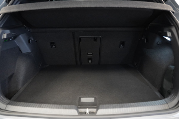 Volkswagen Golf 2.0 TSI GTI Akrapovič Panoramadak Harman&Kardon Sterrenhemel 19''LM