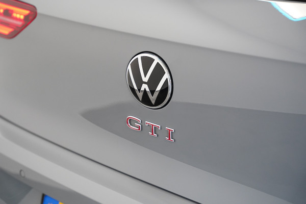 Volkswagen Golf 2.0 TSI GTI Akrapovič Panoramadak Harman&Kardon Sterrenhemel 19''LM