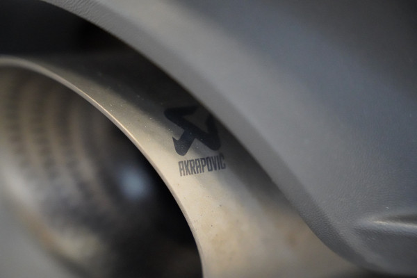 Volkswagen Golf 2.0 TSI GTI Akrapovič Panoramadak Harman&Kardon Sterrenhemel 19''LM