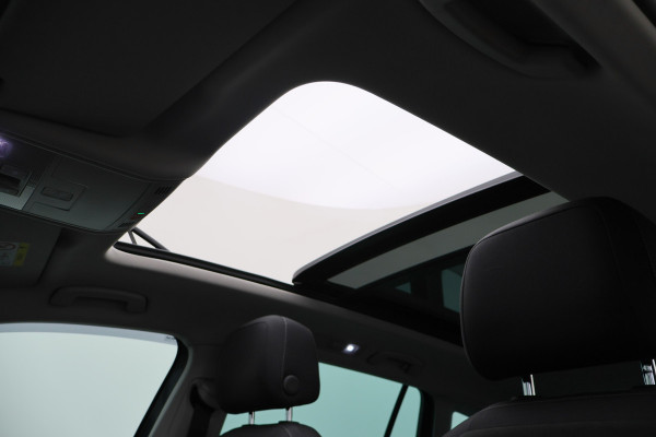 Volkswagen Tiguan 1.5 TSI ACT Highline Panoramadak, Virtual Cockpit, Apple Carplay, ACC, Camera, PDC