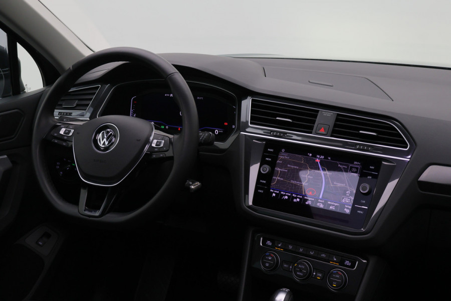 Volkswagen Tiguan 1.5 TSI ACT Highline Panoramadak, Virtual Cockpit, Apple Carplay, ACC, Camera, PDC