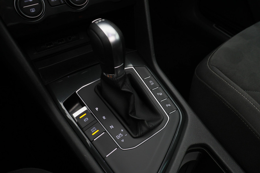 Volkswagen Tiguan 1.5 TSI ACT Highline Panoramadak, Virtual Cockpit, Apple Carplay, ACC, Camera, PDC