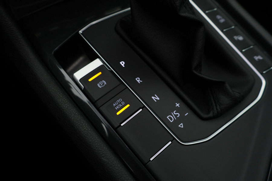 Volkswagen Tiguan 1.5 TSI ACT Highline Panoramadak, Virtual Cockpit, Apple Carplay, ACC, Camera, PDC