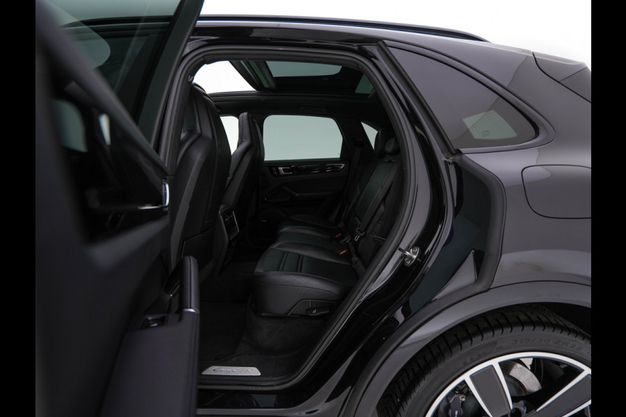 Porsche Cayenne 3.0 E-Hybrid (Plug-in) {SoH-100%} (INCL.BTW) *PANO | LEATHER | FULL-LED | SPORT-CHRONO | MEMORY-PACK | BOSE-SOUND | TOP-VIEW | HEATED-COMFORTSEATS | NAVI-FULLAMP | PRIVACY-GLASS | SHIFT-PADDLES | 22''ALU | TOWBAR*