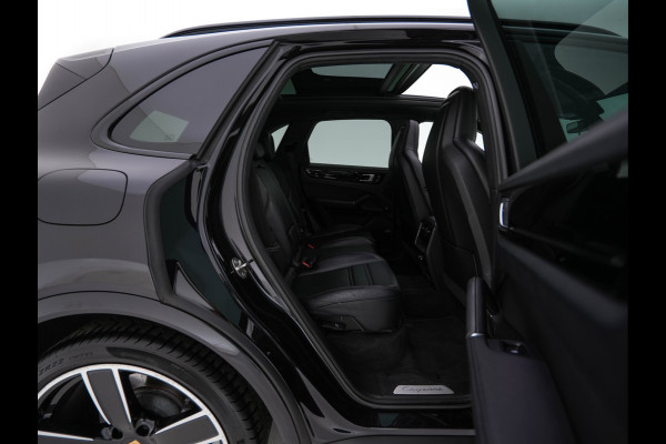 Porsche Cayenne 3.0 E-Hybrid (Plug-in) {SoH-100%} (INCL.BTW) *PANO | LEATHER | FULL-LED | SPORT-CHRONO | MEMORY-PACK | BOSE-SOUND | TOP-VIEW | HEATED-COMFORTSEATS | NAVI-FULLAMP | PRIVACY-GLASS | SHIFT-PADDLES | 22''ALU | TOWBAR*