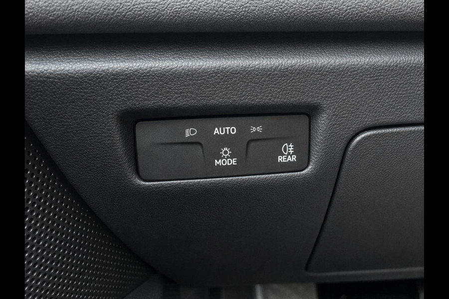 Volkswagen Passat Variant 1.5 eTSI Business Navigatie Apple Carplay Android Auto Camera Parkeerhulp Adaptive Cruise Control Stoel- en stuurverwarming  Virtual Cockpit Climate Control Lichtmetalen velgen