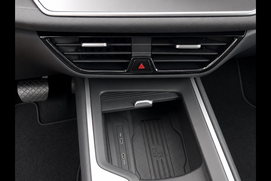 Volkswagen Passat Variant 1.5 eTSI Business Navigatie Apple Carplay Android Auto Camera Parkeerhulp Adaptive Cruise Control Stoel- en stuurverwarming  Virtual Cockpit Climate Control Lichtmetalen velgen