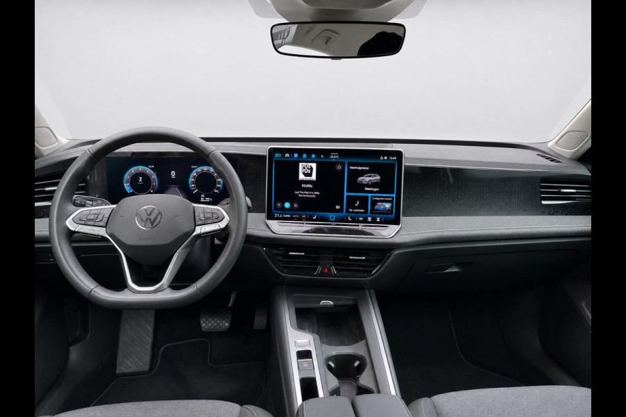 Volkswagen Passat Variant 1.5 eTSI Business Navigatie Apple Carplay Android Auto Camera Parkeerhulp Adaptive Cruise Control Stoel- en stuurverwarming  Virtual Cockpit Climate Control Lichtmetalen velgen