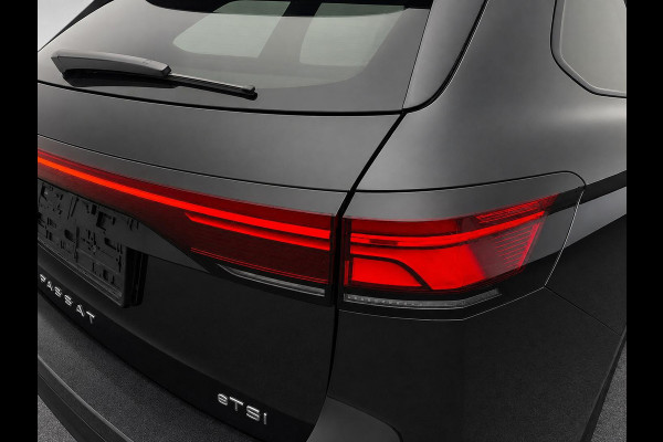 Volkswagen Passat Variant 1.5 eTSI Business Navigatie Apple Carplay Android Auto Camera Parkeerhulp Adaptive Cruise Control Stoel- en stuurverwarming  Virtual Cockpit Climate Control Lichtmetalen velgen
