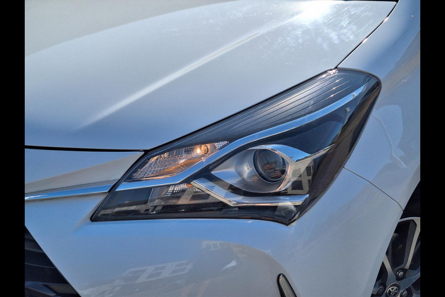 Toyota Yaris 1.5 Hybrid Y20 | Navigatie, Stoelverwarming, Lichtmetalen velgen, Privacy glass, Cruise control, Climate control