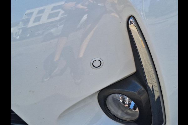 Toyota Yaris 1.5 Hybrid Y20 | Navigatie, Stoelverwarming, Lichtmetalen velgen, Privacy glass, Cruise control, Climate control