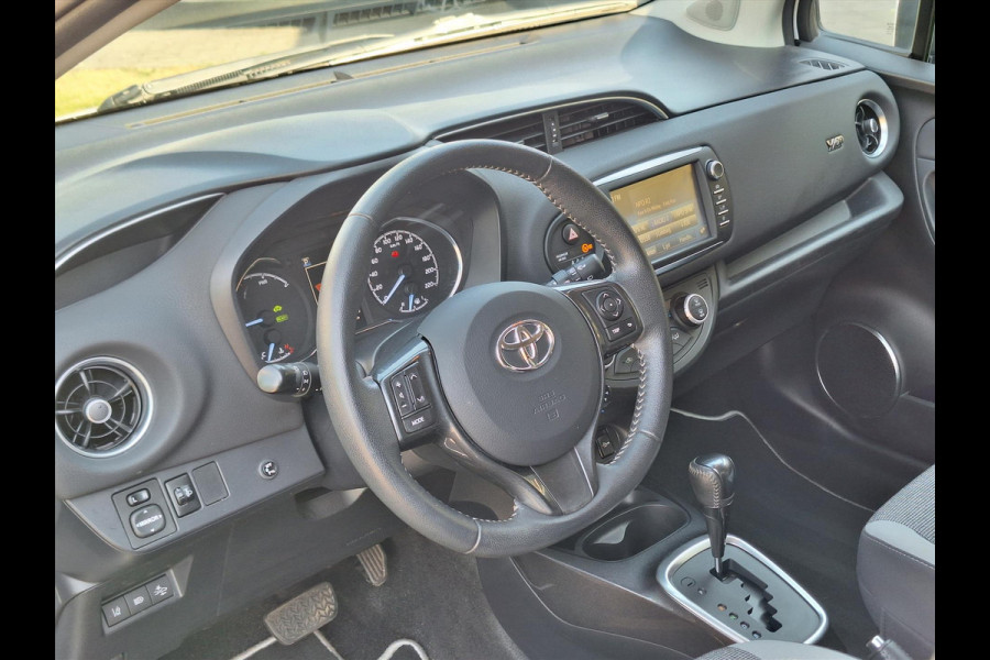 Toyota Yaris 1.5 Hybrid Y20 | Navigatie, Stoelverwarming, Lichtmetalen velgen, Privacy glass, Cruise control, Climate control