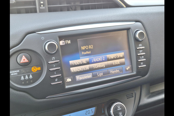 Toyota Yaris 1.5 Hybrid Y20 | Navigatie, Stoelverwarming, Lichtmetalen velgen, Privacy glass, Cruise control, Climate control