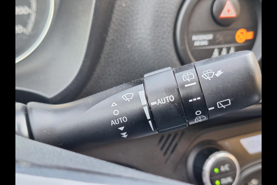 Toyota Yaris 1.5 Hybrid Y20 | Navigatie, Stoelverwarming, Lichtmetalen velgen, Privacy glass, Cruise control, Climate control