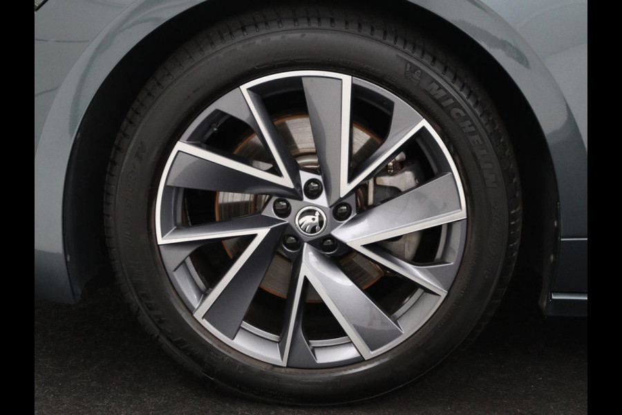Škoda Enyaq iV 80 | SOH 89,1% | Leder/alcantara | Stuur/stoel verwarming | Adaptive cruise | Carplay | Sfeerverlichting | Camera | Park assist | Climate control
