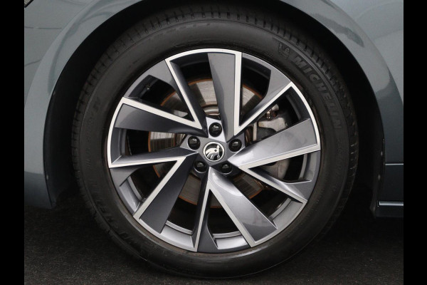 Škoda Enyaq iV 80 | SOH 89,1% | Leder/alcantara | Stuur/stoel verwarming | Adaptive cruise | Carplay | Sfeerverlichting | Camera | Park assist | Climate control