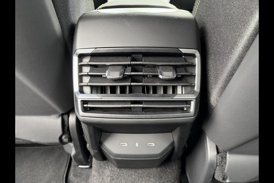 Lynk & Co 01 1.5 Core NIEUW MODEL! | FABRIEKSGARANTIE TOT 2030 | VOORSTOELEN VERWARMD | ACHTERUIRIJCAMERA | ADAPT. CRUISE CONTROL