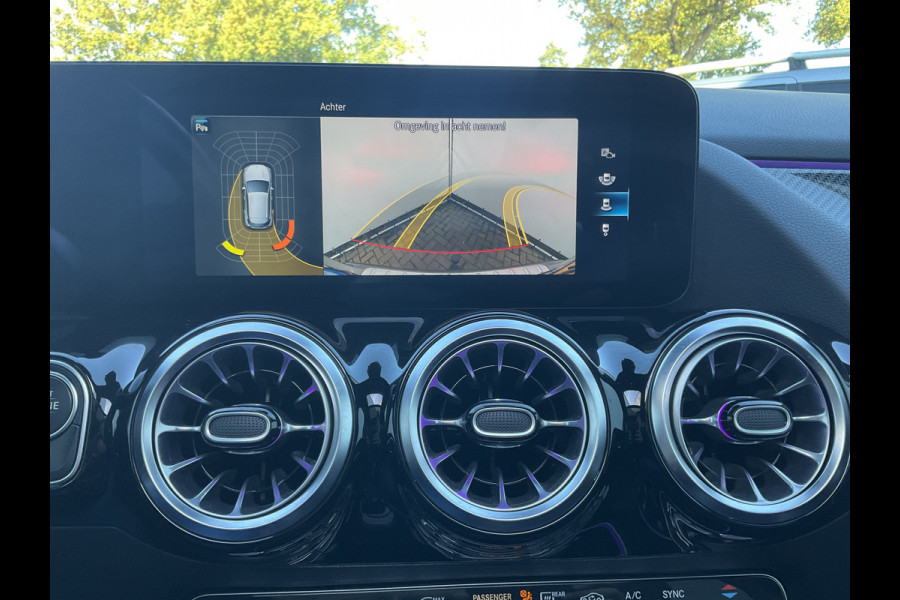 Mercedes-Benz GLA 180 Aut7 Solution AMG Pano.dak Stoel elctr+verw. Trekhaak Carplay Camera Business