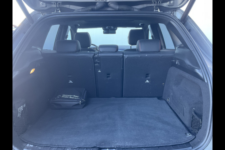 Mercedes-Benz GLA 180 Aut7 Solution AMG Pano.dak Stoel elctr+verw. Trekhaak Carplay Camera Business