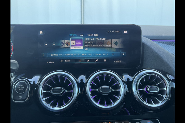 Mercedes-Benz GLA 180 Aut7 Solution AMG Pano.dak Stoel elctr+verw. Trekhaak Carplay Camera Business