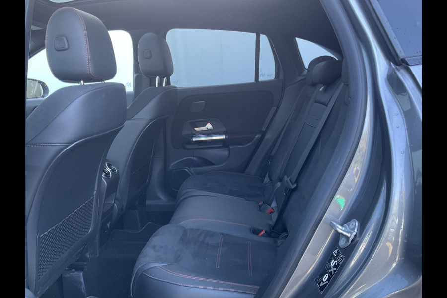 Mercedes-Benz GLA 180 Aut7 Solution AMG Pano.dak Stoel elctr+verw. Trekhaak Carplay Camera Business