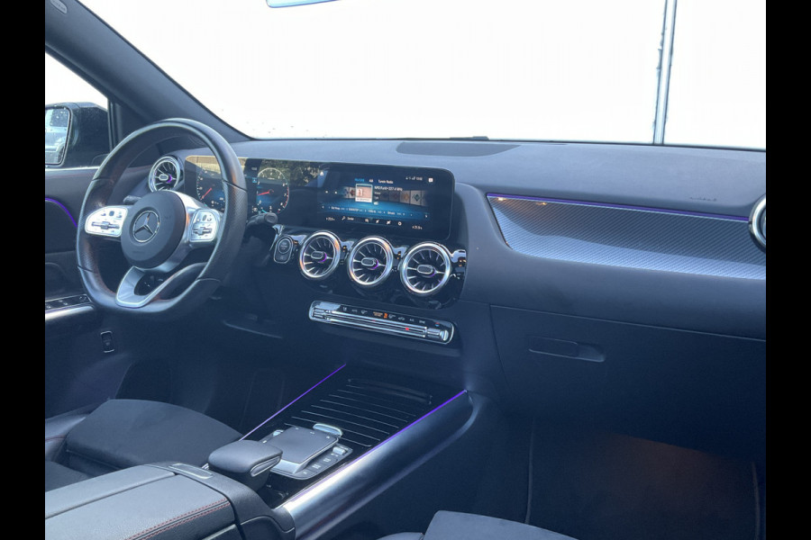 Mercedes-Benz GLA 180 Aut7 Solution AMG Pano.dak Stoel elctr+verw. Trekhaak Carplay Camera Business