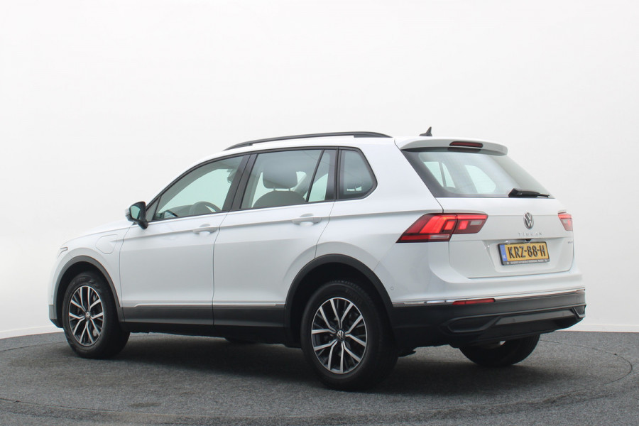 Volkswagen Tiguan 1.4 TSI DSG Plug-in Hybrid Life Navigatie, Camera, Apple CarPlay, ACC, Stoelverwarming, 17”, SOH 90.7%