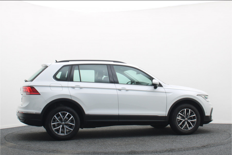 Volkswagen Tiguan 1.4 TSI DSG Plug-in Hybrid Life Navigatie, Camera, Apple CarPlay, ACC, Stoelverwarming, 17”, SOH 90.7%