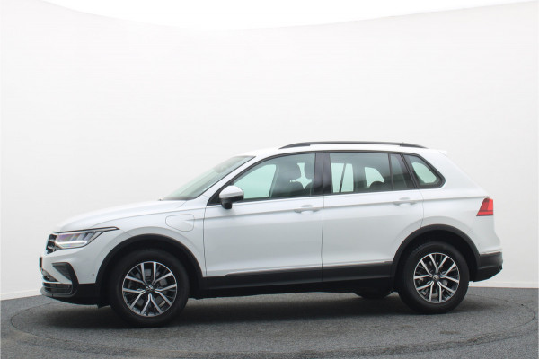 Volkswagen Tiguan 1.4 TSI DSG Plug-in Hybrid Life Navigatie, Camera, Apple CarPlay, ACC, Stoelverwarming, 17”, SOH 90.7%