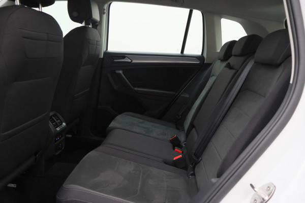 Volkswagen Tiguan 1.4 TSI DSG Plug-in Hybrid Life Navigatie, Camera, Apple CarPlay, ACC, Stoelverwarming, 17”, SOH 90.7%