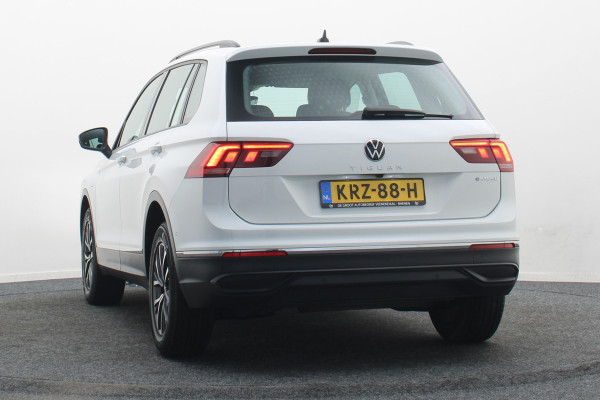 Volkswagen Tiguan 1.4 TSI DSG Plug-in Hybrid Life Navigatie, Camera, Apple CarPlay, ACC, Stoelverwarming, 17”, SOH 90.7%