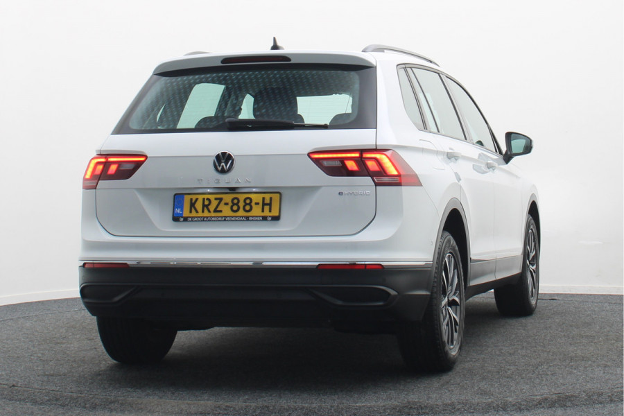 Volkswagen Tiguan 1.4 TSI DSG Plug-in Hybrid Life Navigatie, Camera, Apple CarPlay, ACC, Stoelverwarming, 17”, SOH 90.7%