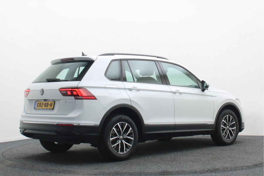 Volkswagen Tiguan 1.4 TSI DSG Plug-in Hybrid Life Navigatie, Camera, Apple CarPlay, ACC, Stoelverwarming, 17”, SOH 90.7%