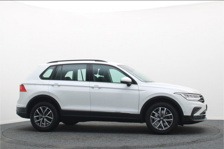 Volkswagen Tiguan 1.4 TSI DSG Plug-in Hybrid Life Navigatie, Camera, Apple CarPlay, ACC, Stoelverwarming, 17”, SOH 90.7%
