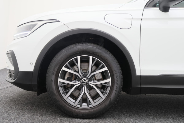 Volkswagen Tiguan 1.4 TSI DSG Plug-in Hybrid Life Navigatie, Camera, Apple CarPlay, ACC, Stoelverwarming, 17”, SOH 90.7%