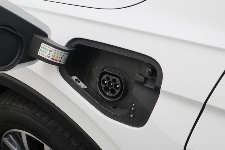 Volkswagen Tiguan 1.4 TSI DSG Plug-in Hybrid Life Navigatie, Camera, Apple CarPlay, ACC, Stoelverwarming, 17”, SOH 90.7%