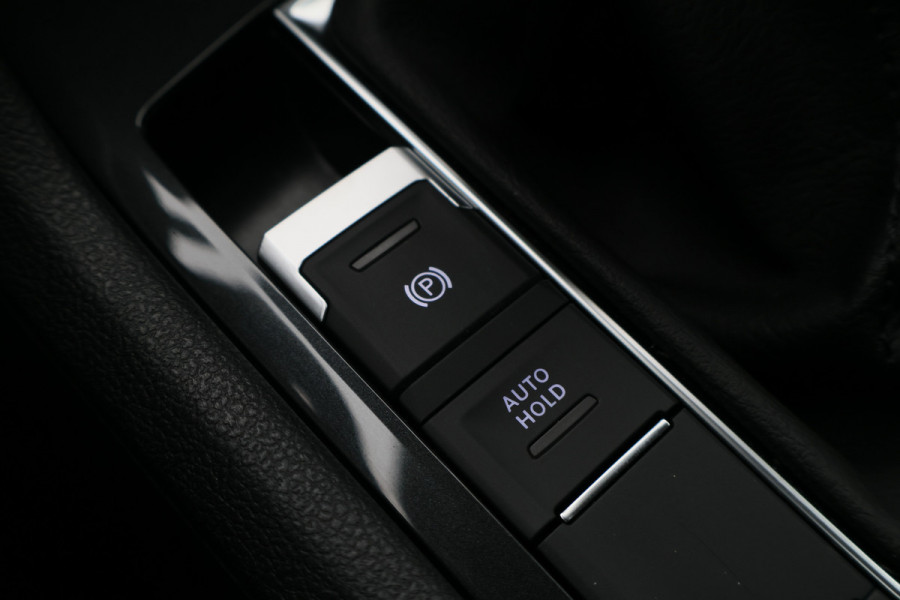 Volkswagen Tiguan 1.4 TSI DSG Plug-in Hybrid Life Navigatie, Camera, Apple CarPlay, ACC, Stoelverwarming, 17”, SOH 90.7%