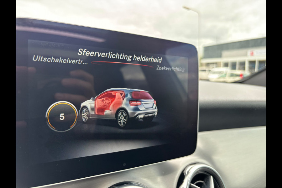 Mercedes-Benz GLA 180 Premium | AMG Pakket | Night Pakket | Pano | Achterruitrij Camera | Stoelverwarming