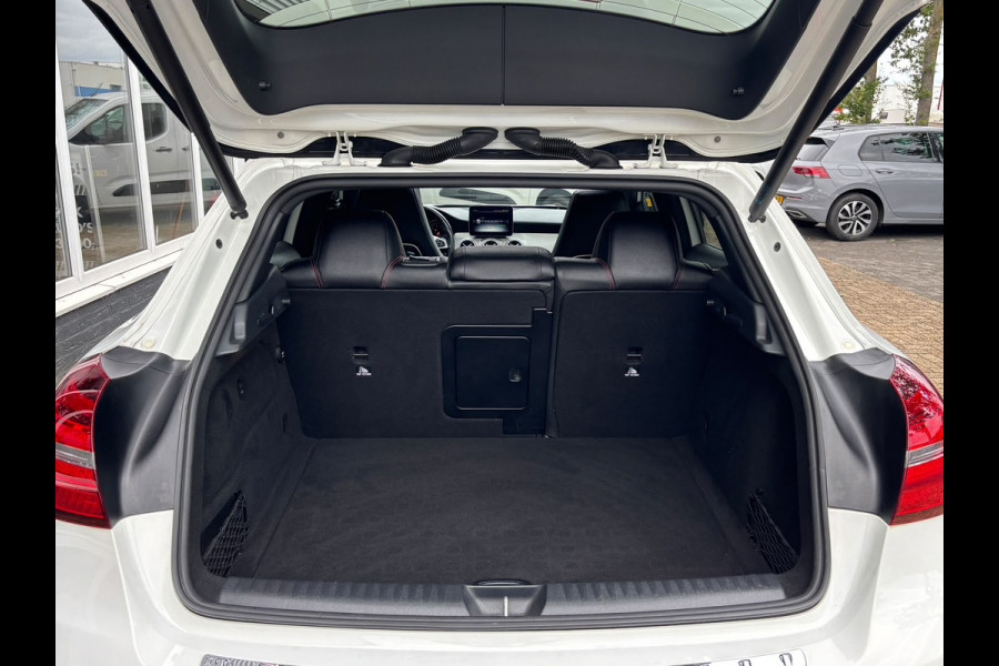 Mercedes-Benz GLA 180 Premium | AMG Pakket | Night Pakket | Pano | Achterruitrij Camera | Stoelverwarming